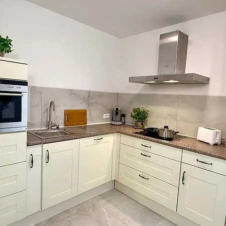 Mira 10 Apartment